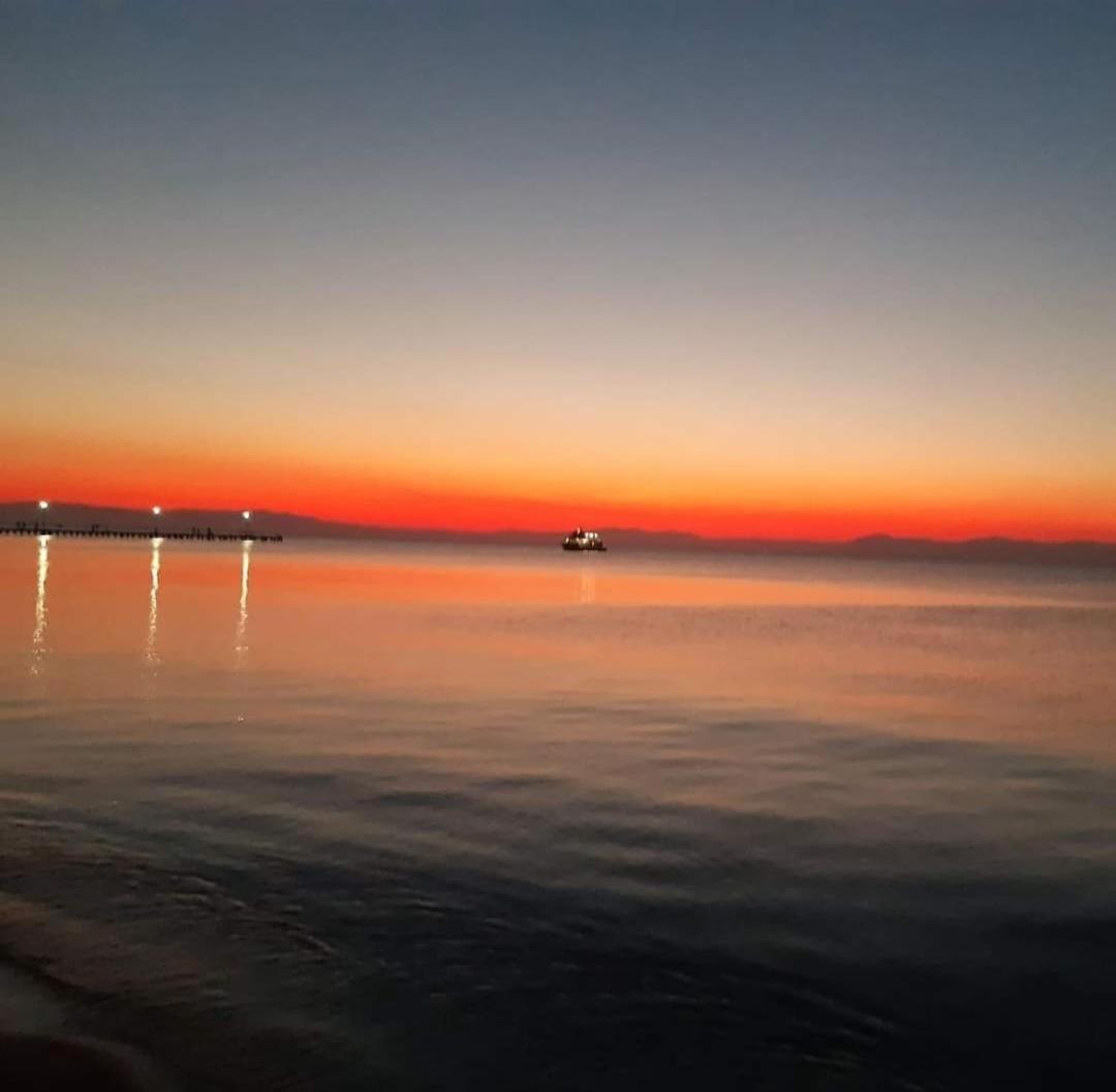 Sun Sea No 3 Apartment Peraía Екстериор снимка
